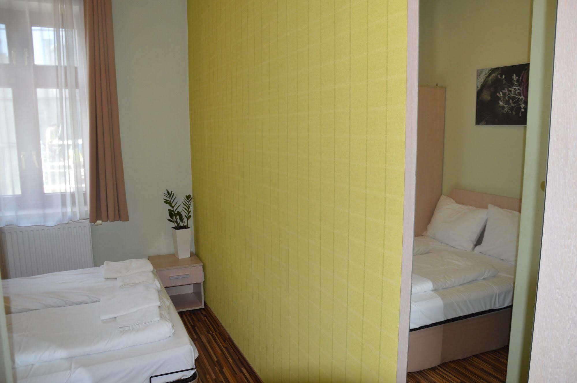 Akira Bed&Breakfast Wroclaw Dış mekan fotoğraf