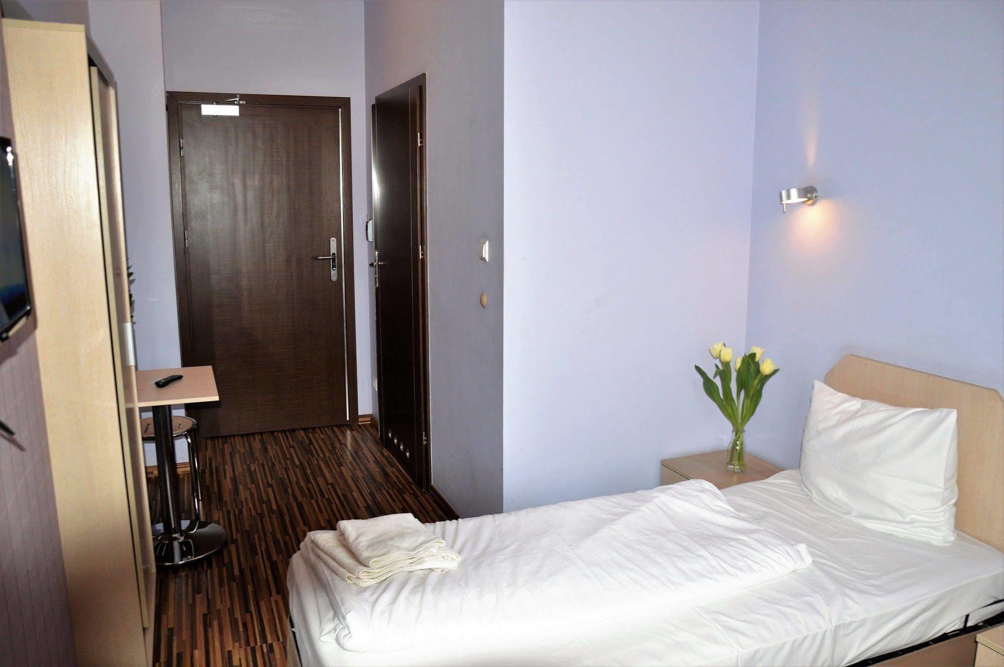 Akira Bed&Breakfast Wroclaw Dış mekan fotoğraf
